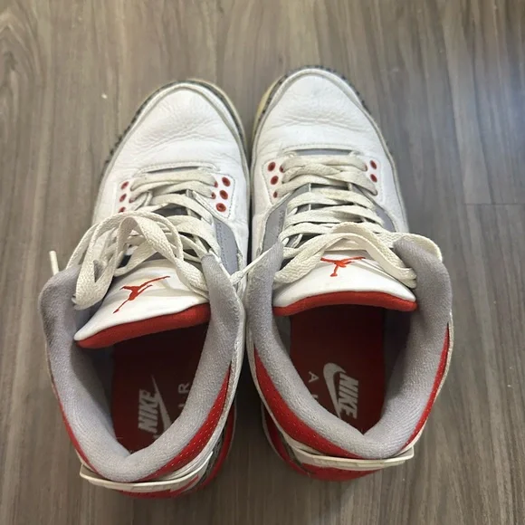 Fire red Jordan 3s Authentic - Picture 4 of 11